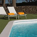 New Lanzasuites Playa Blanca