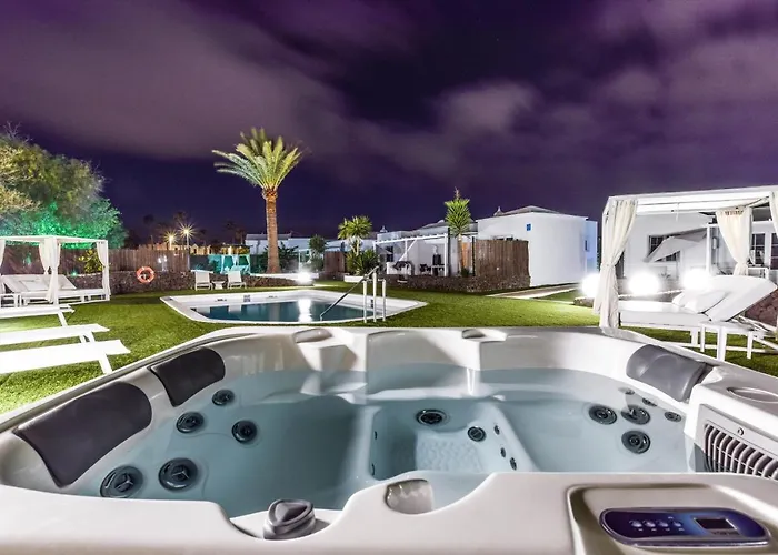 Вилла New Lanzasuites *